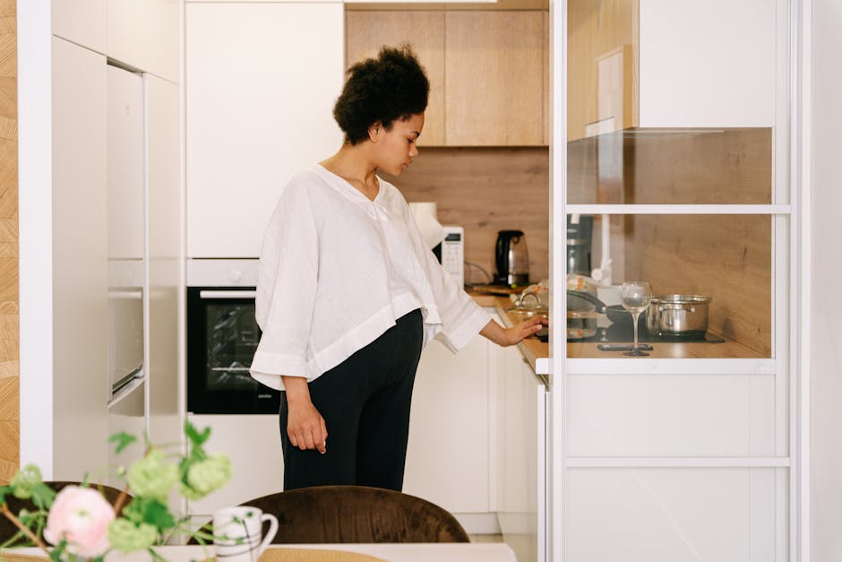 como organizar armário de cozinha panelas